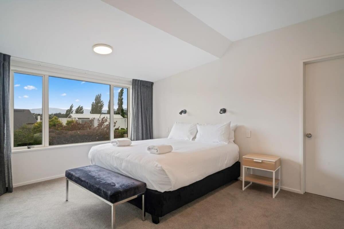 Lakeside Premier view 5
