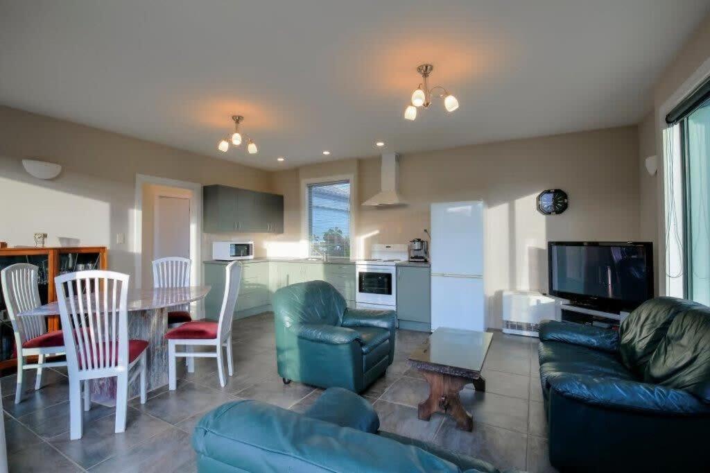 Cosy on Kingston view 5