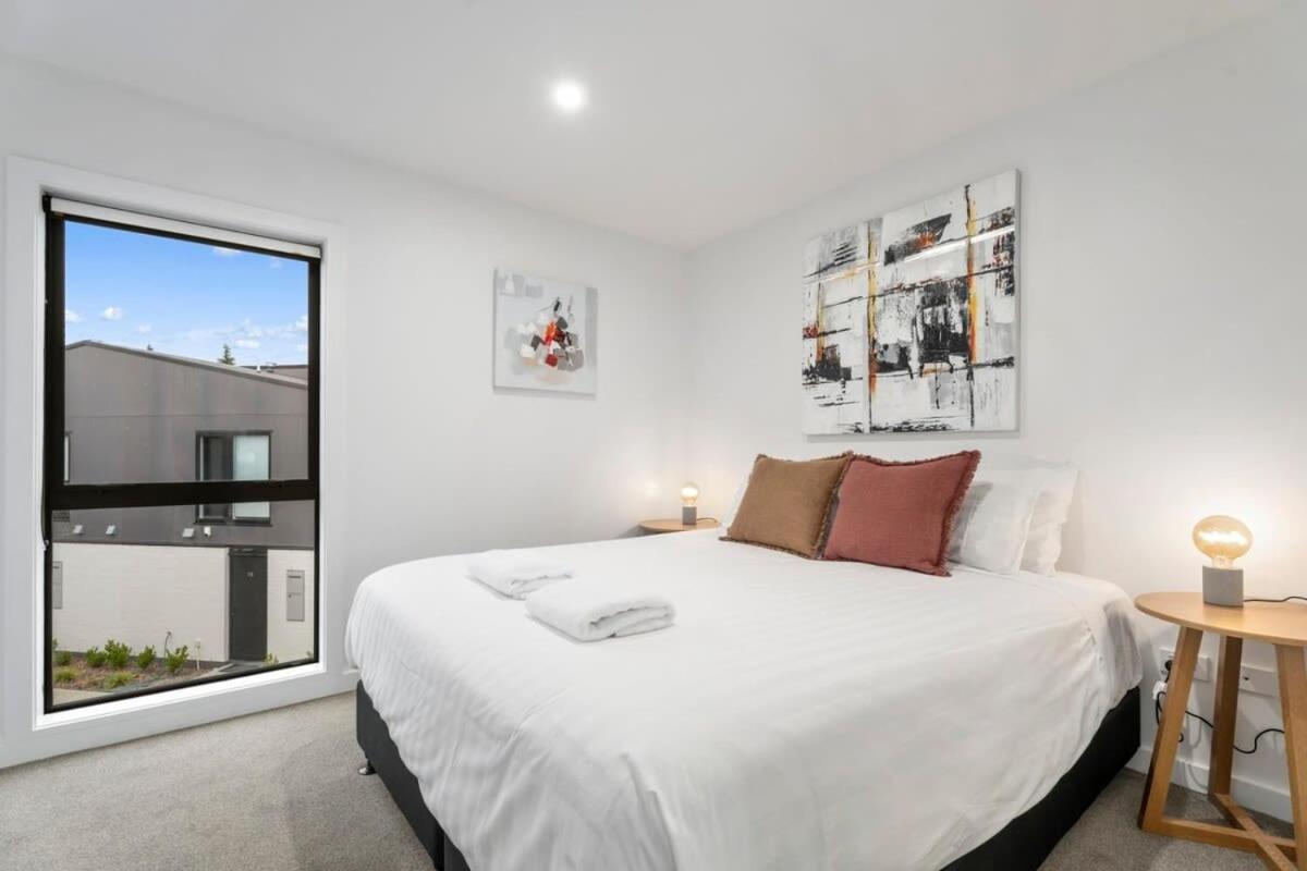Wanaka Riverside Townhouse Retreat view 3