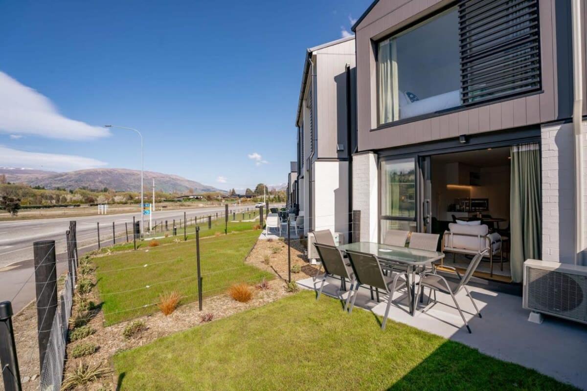 Riverside Terrace