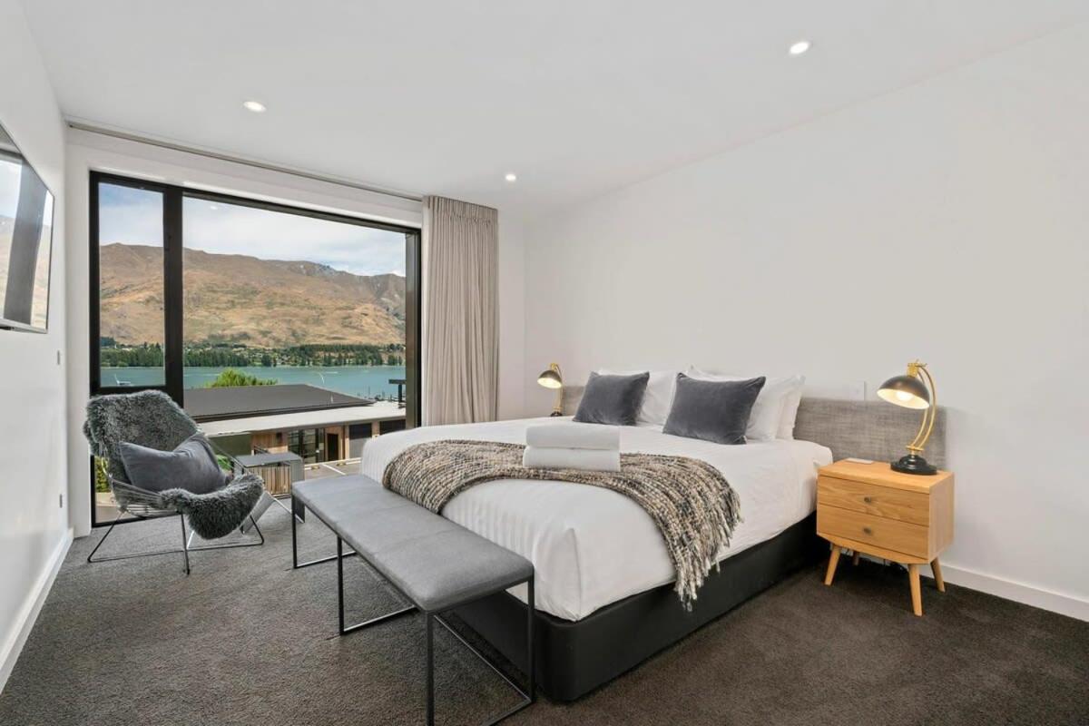 Lakefront Premier - 3 Bedroom view 4