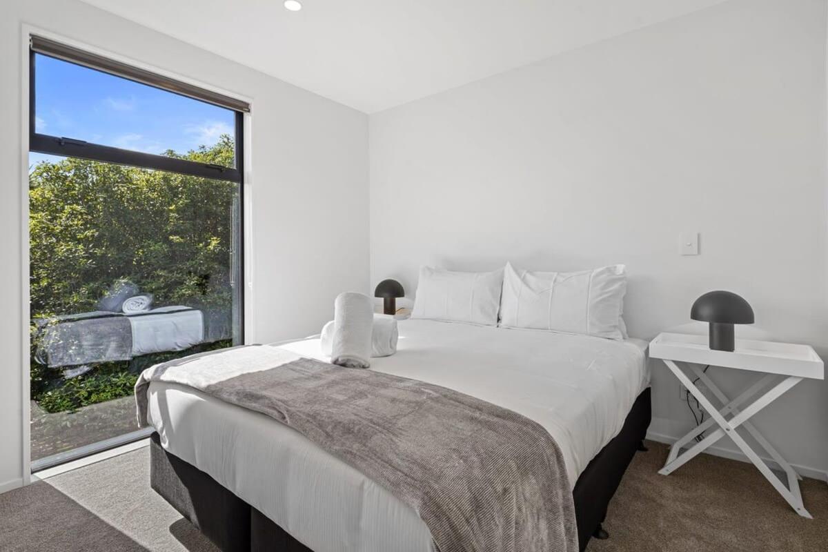 Stylish Devonport 2 Bedroom view 2