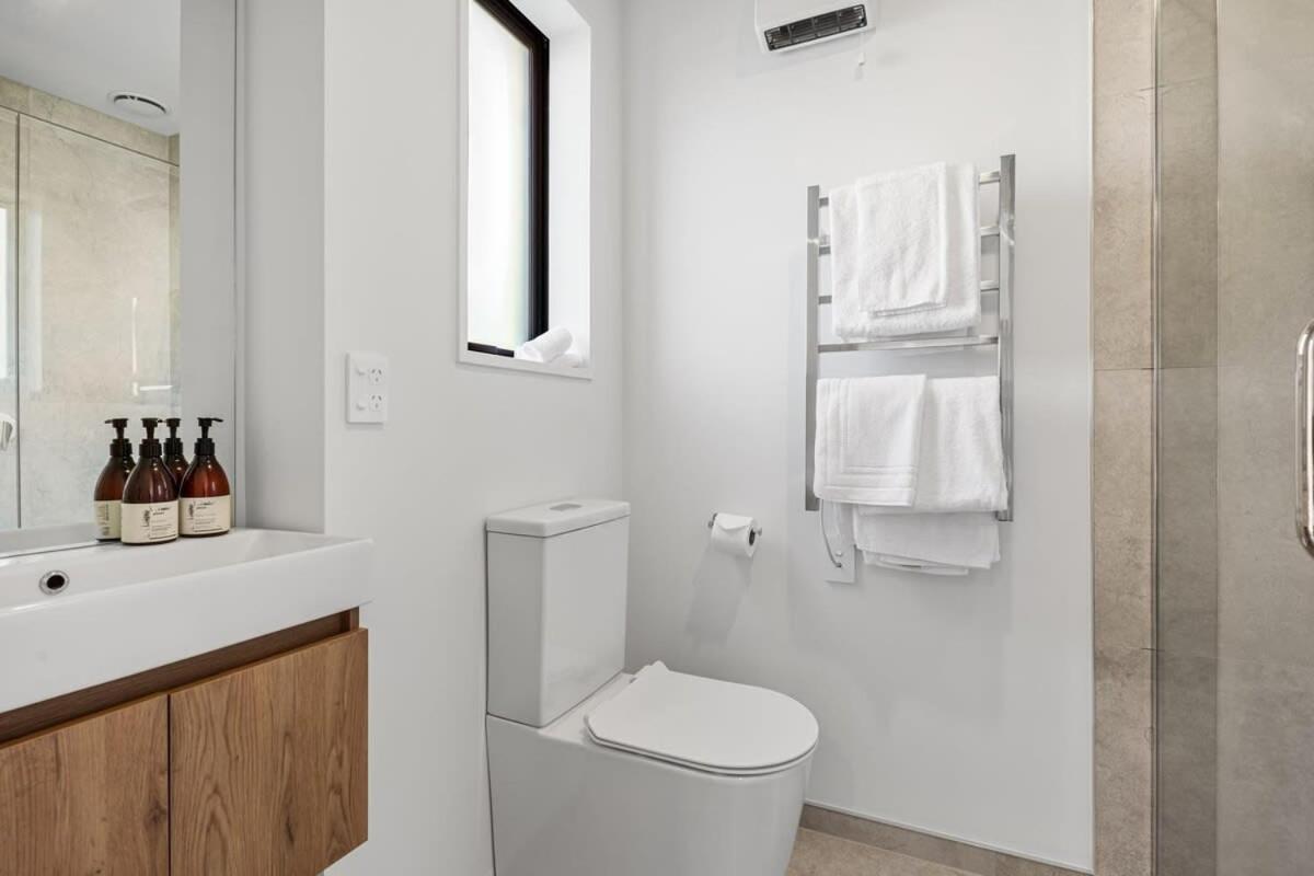 Stylish Devonport 2 Bedroom view 5