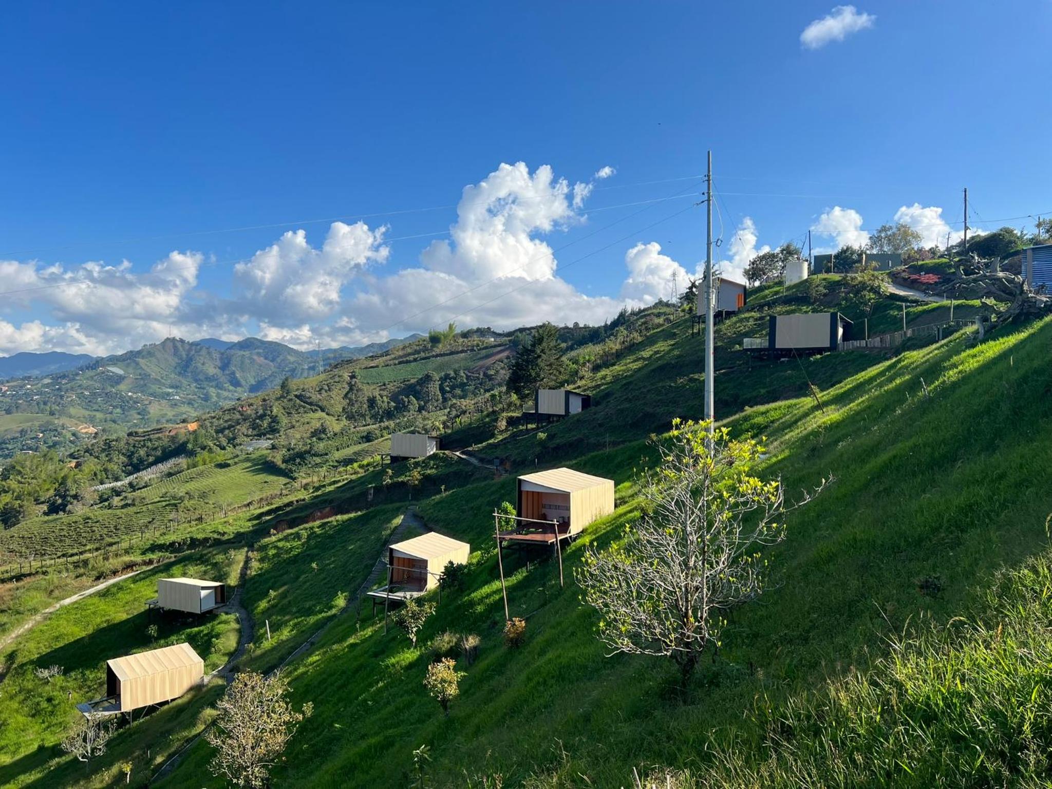 Cabañas para parejas cerca a Medellín - LUUM By Roots Rentals
