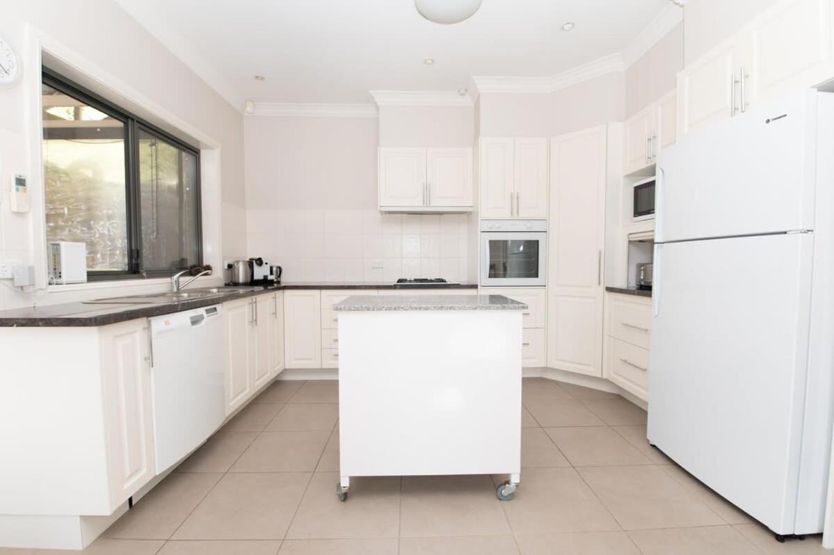 Villa on Rosemary - Walk to CBD, Cosy & Private