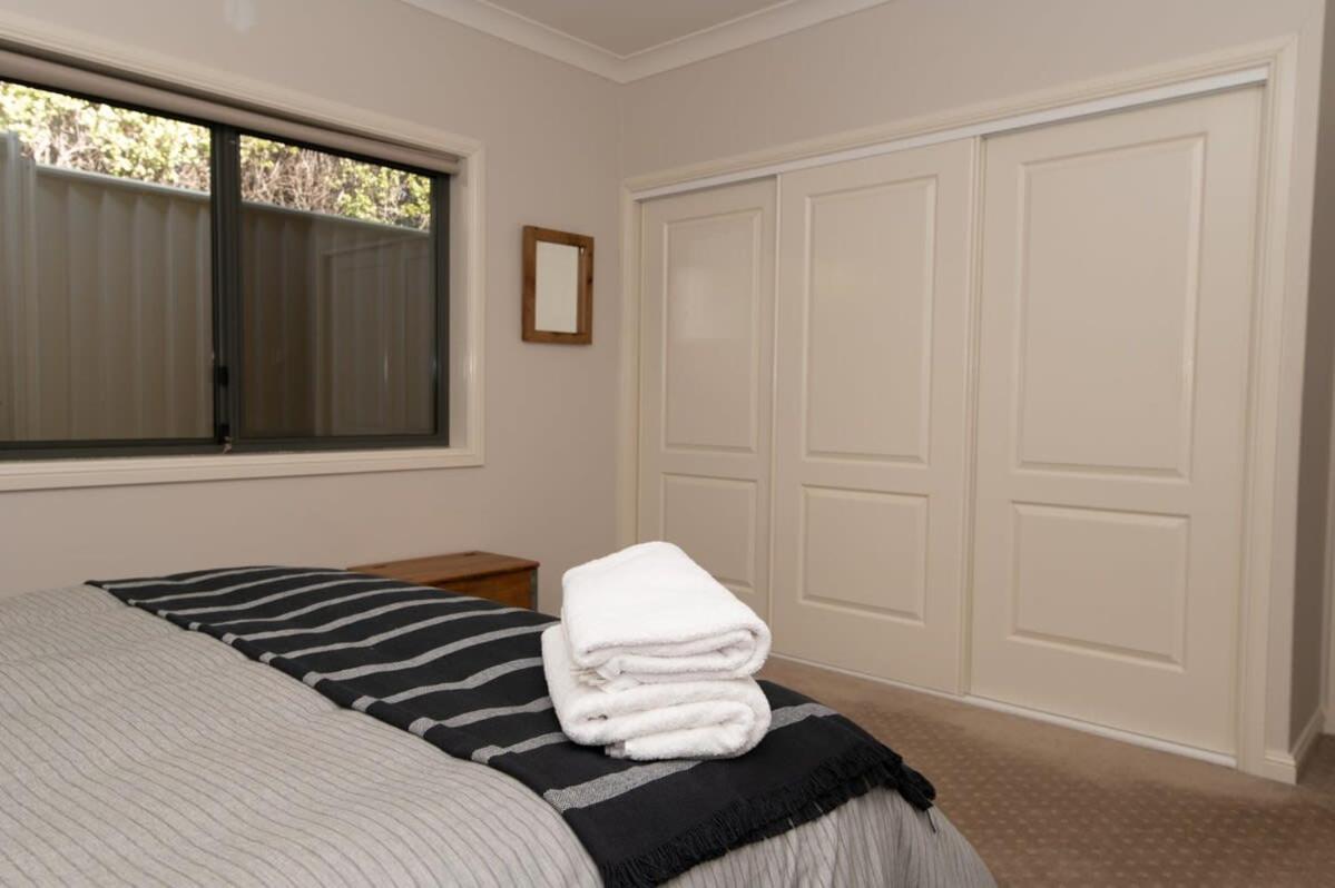 Villa on Rosemary - Walk to CBD, Cosy & Private