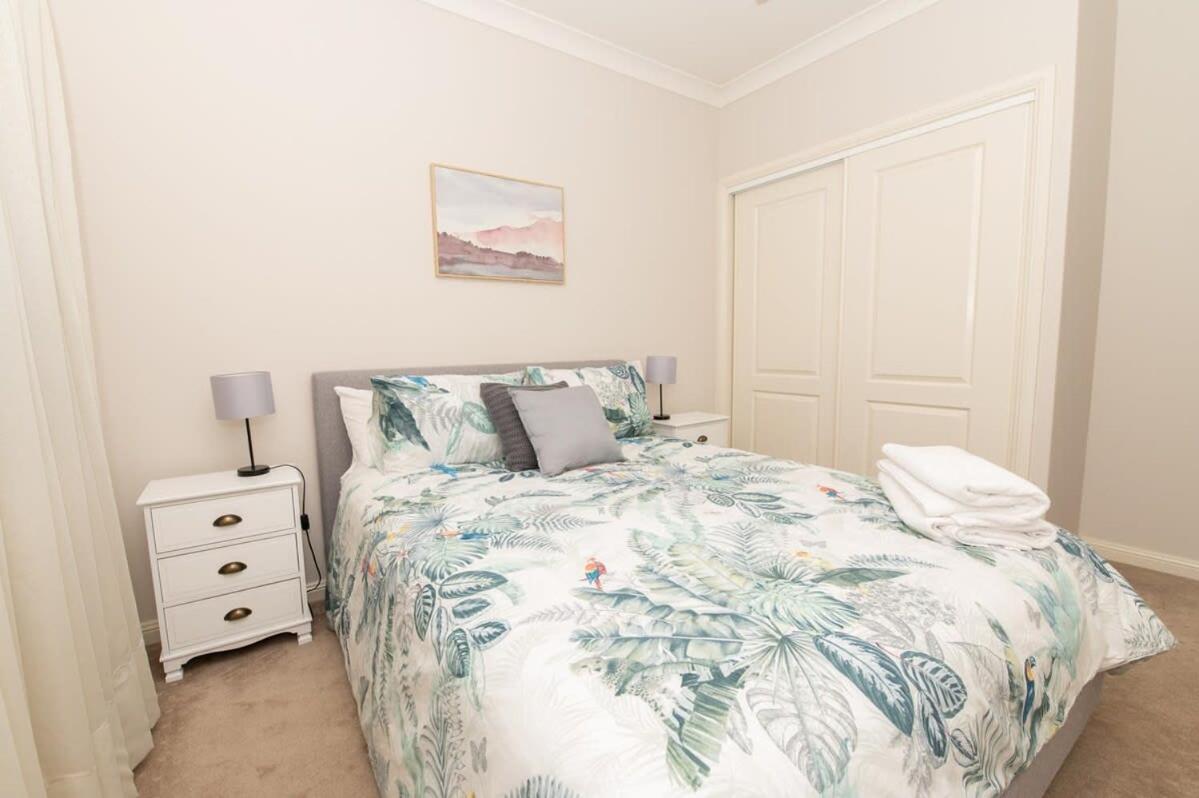 Villa on Rosemary - Walk to CBD, Cosy & Private