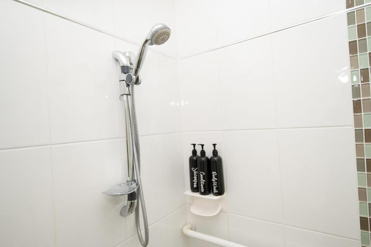Villa on Rosemary - Walk to CBD, Cosy & Private
