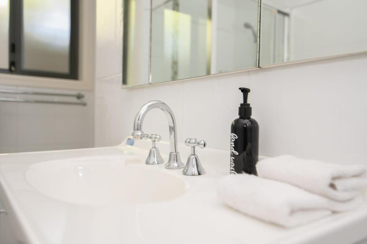 Villa on Rosemary - Walk to CBD, Cosy & Private