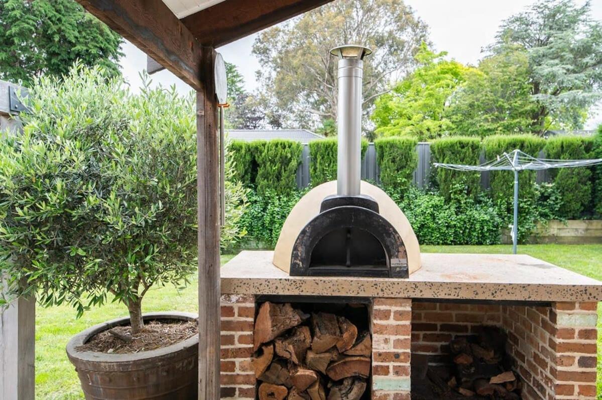 Benview Cottage - CBD, Sleeps 8, Pizza Oven