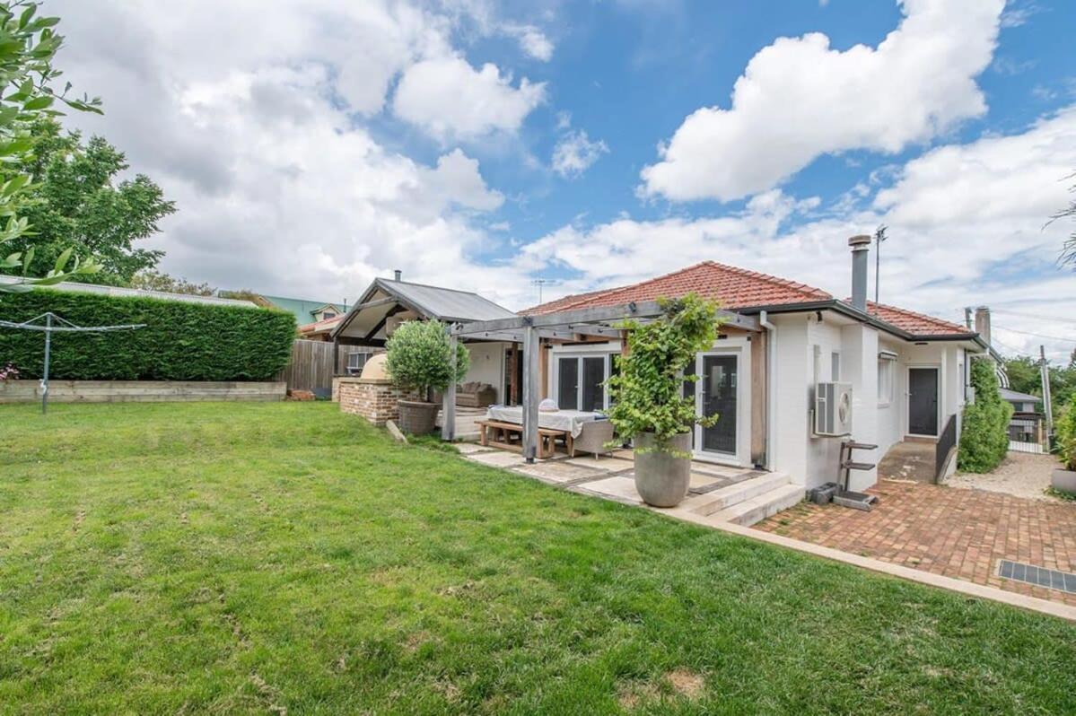 Benview Cottage - CBD, Sleeps 8, Pizza Oven