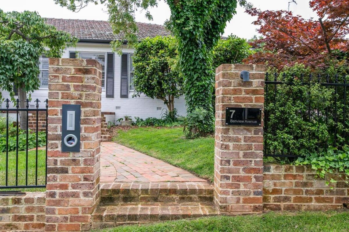 Benview Cottage - CBD, Sleeps 8, Pizza Oven