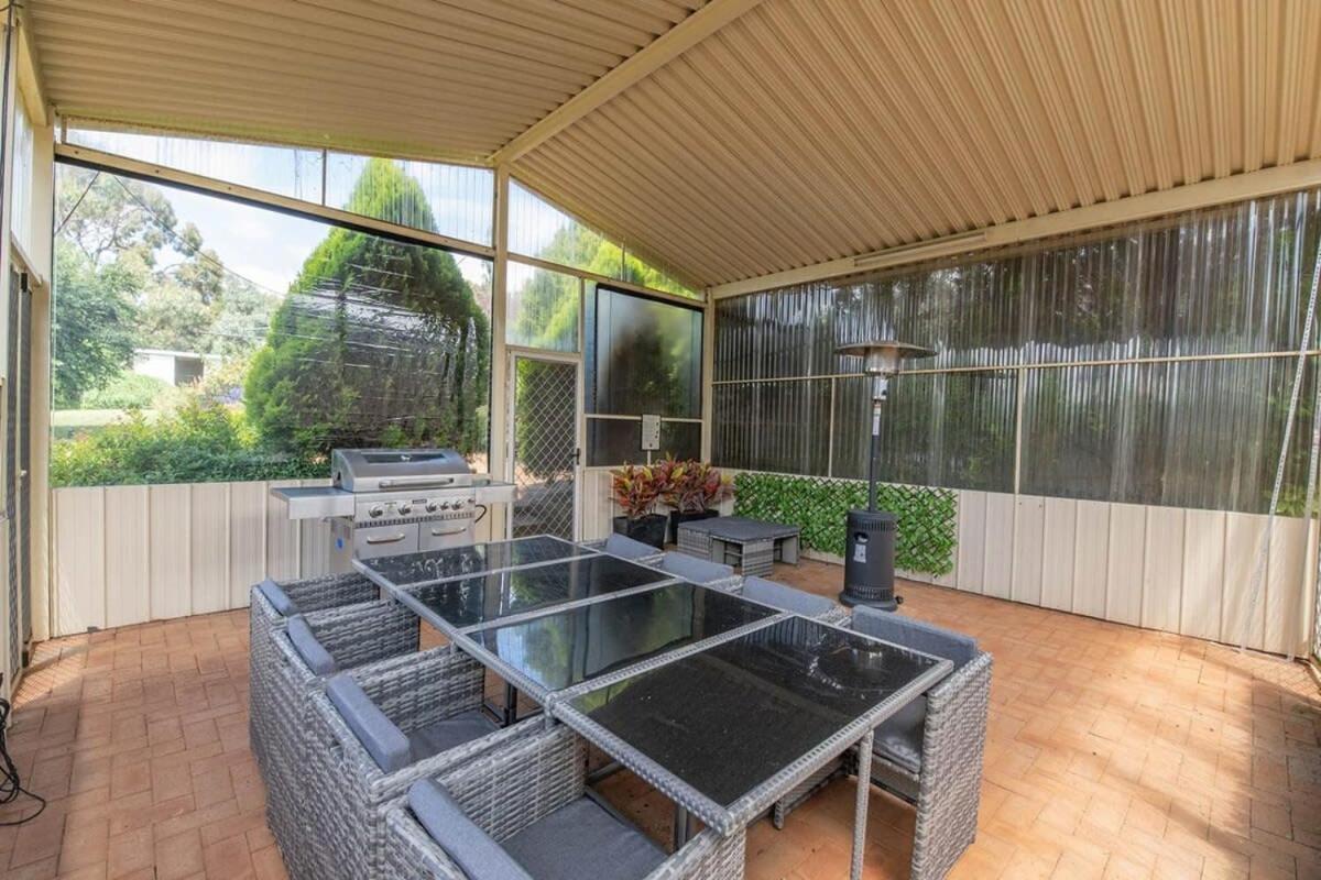 Karimi House - Spacious, EV Plug, Sleeps 10