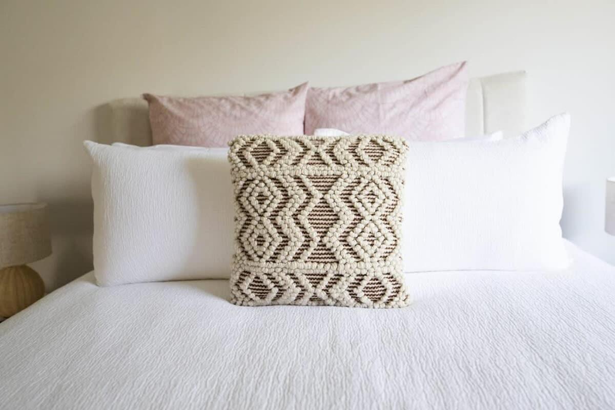 Villa on Matthews - Modern & Cosy, Escape for 2