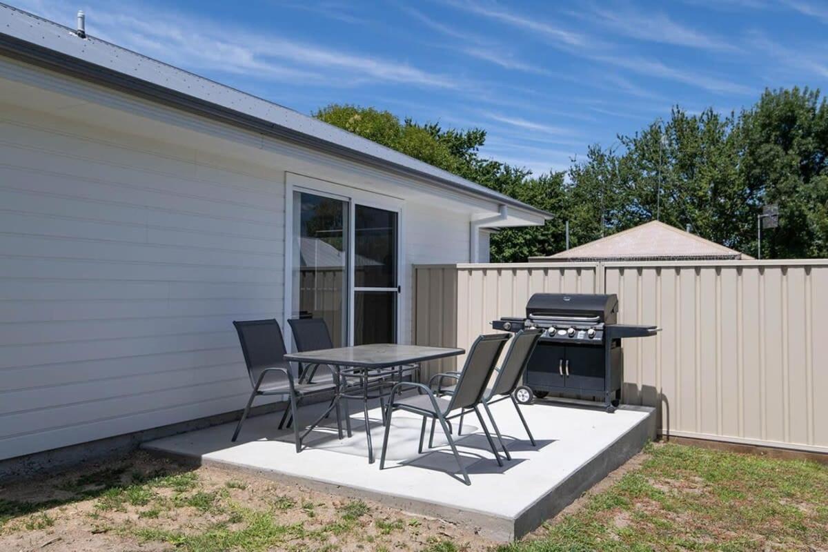 Villa on Matthews - Modern & Cosy, Escape for 2