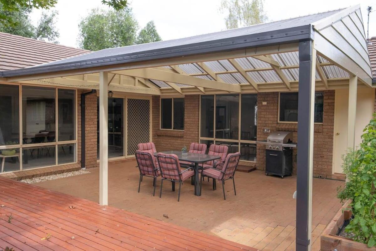 The Valerie Gardens - Homely & Cosy, Sleeps 11