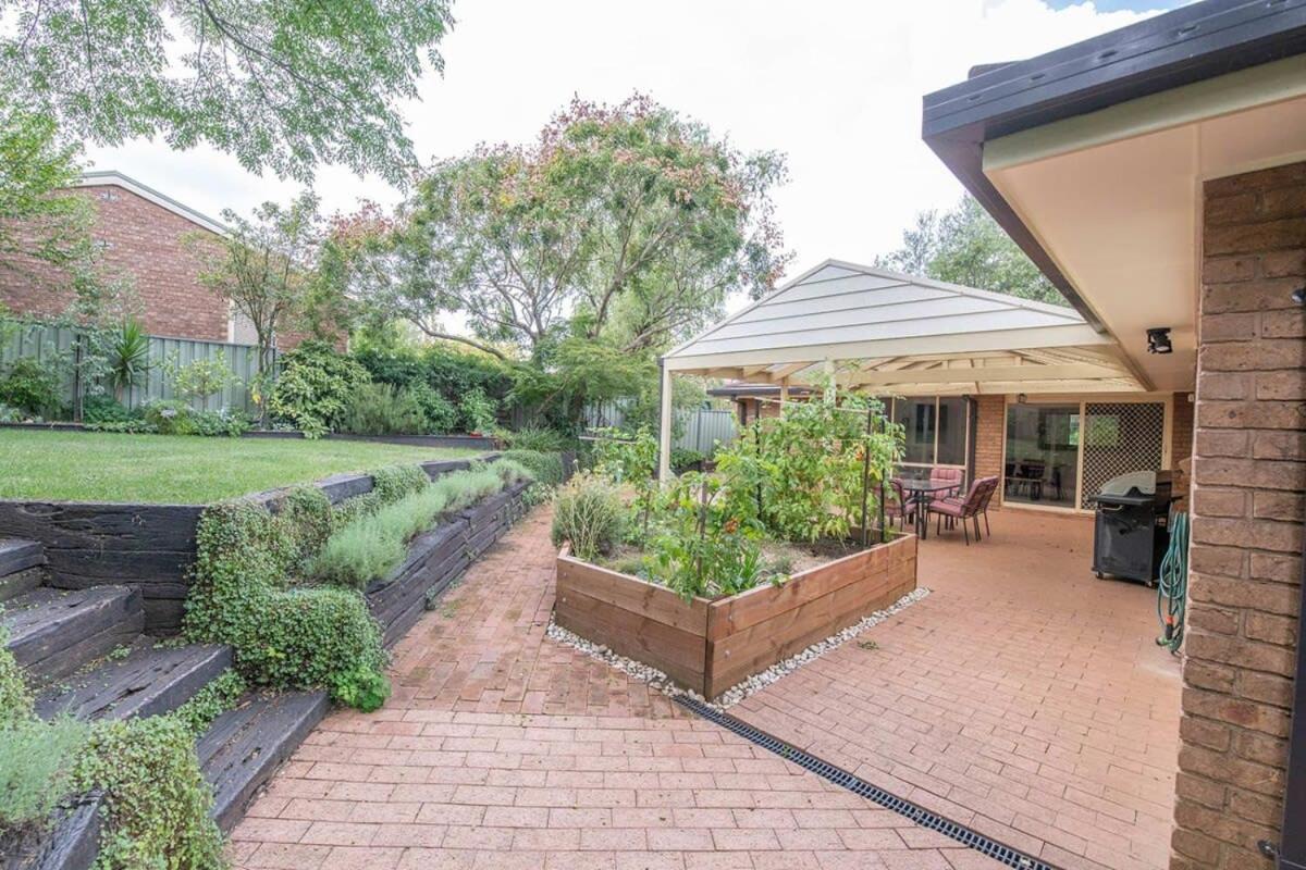 The Valerie Gardens - Homely & Cosy, Sleeps 11