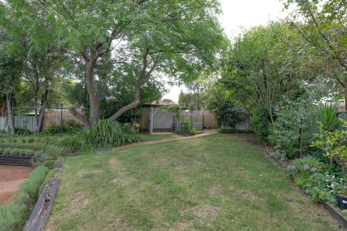 The Valerie Gardens - Homely & Cosy, Sleeps 11