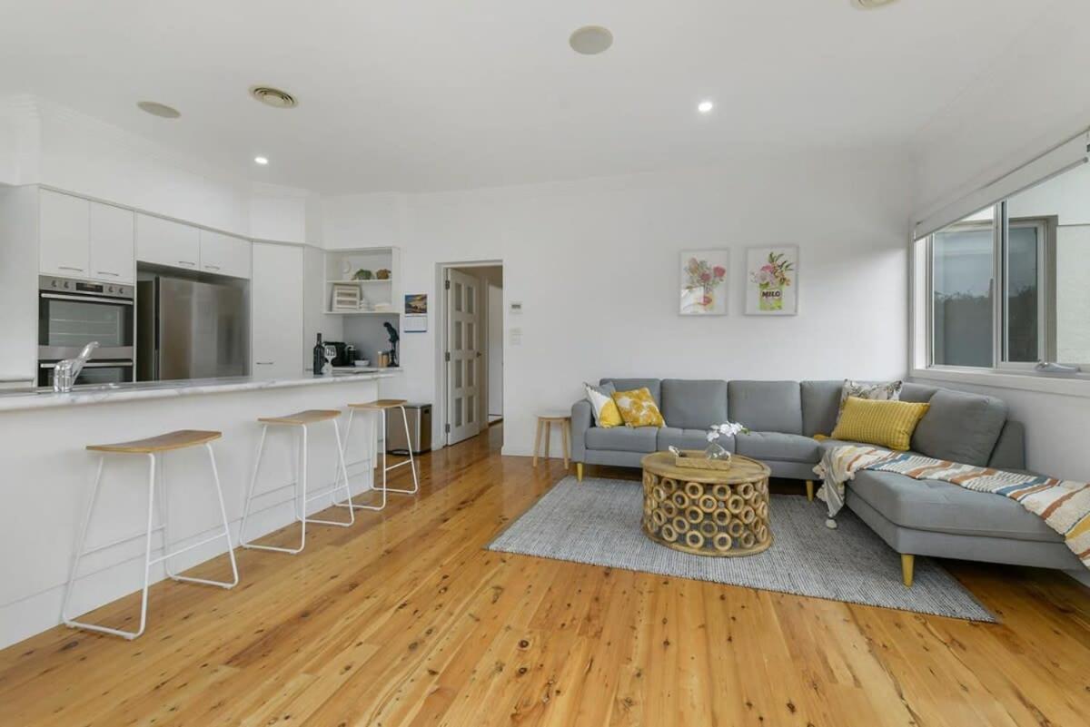 Leafy Lamrock Cosy 3 bedroom home Near CBD