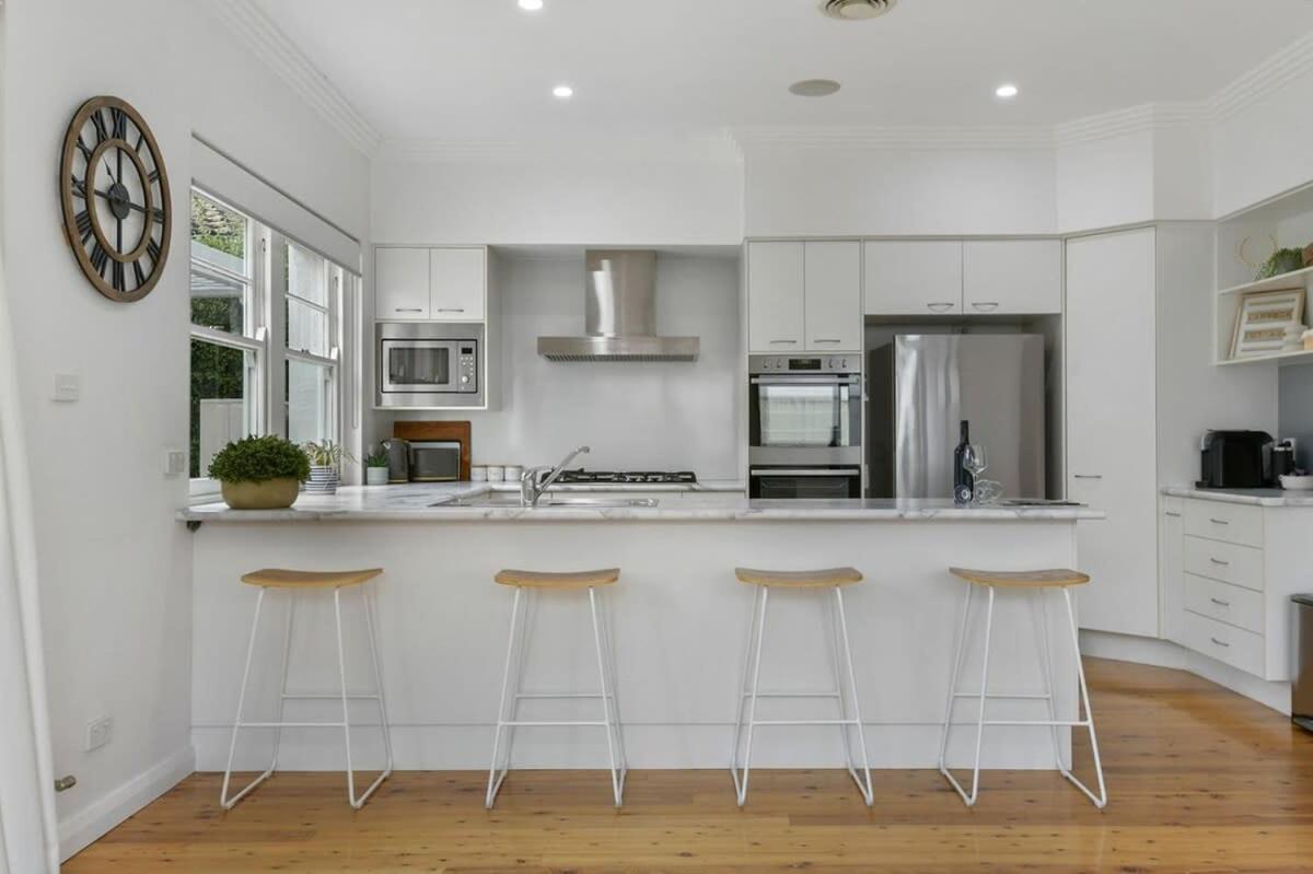 Leafy Lamrock Cosy 3 bedroom home Near CBD