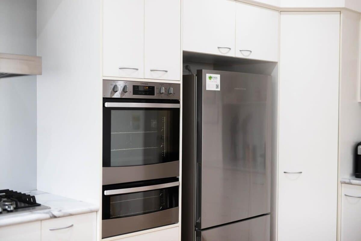 Leafy Lamrock Cosy 3 bedroom home Near CBD