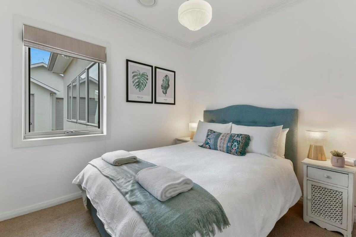 Leafy Lamrock Cosy 3 bedroom home Near CBD