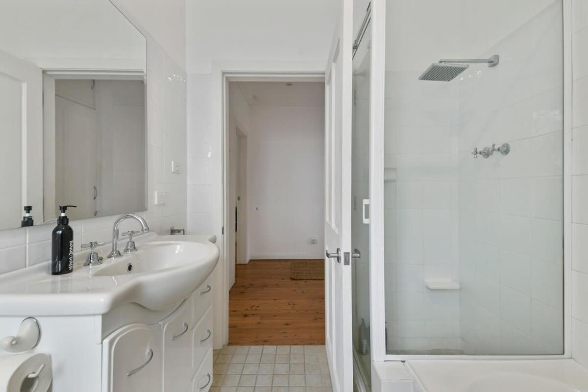 Leafy Lamrock Cosy 3 bedroom home Near CBD