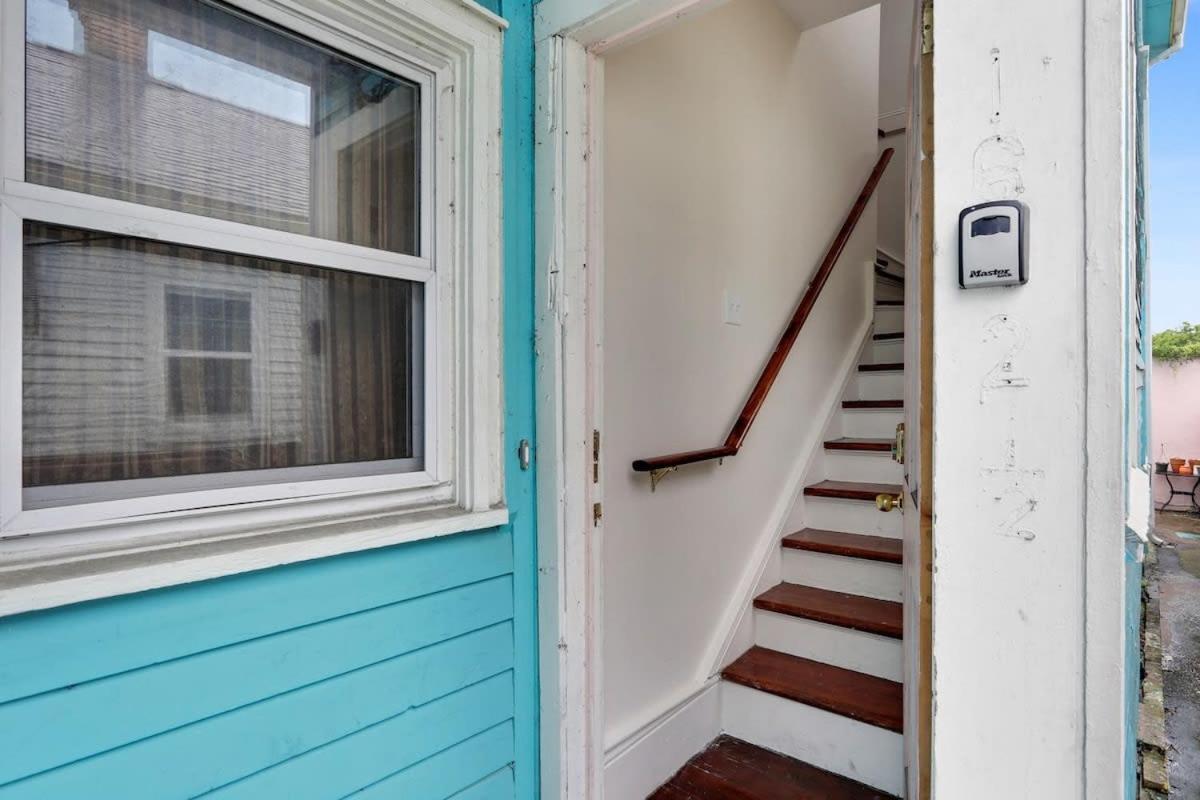 Urban 3 bedroom Local Art Filled Frenchman Oasis view 4