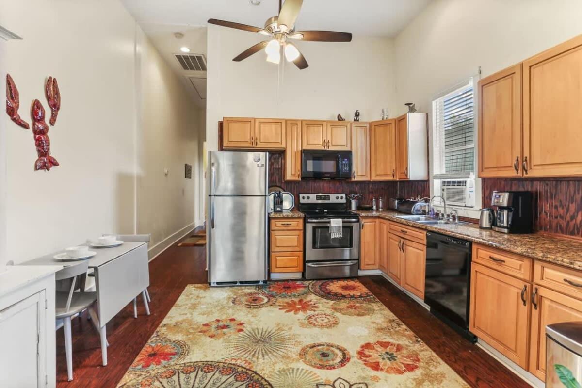 Art Filled Sanctuary in the Heart Of Mid City view 4