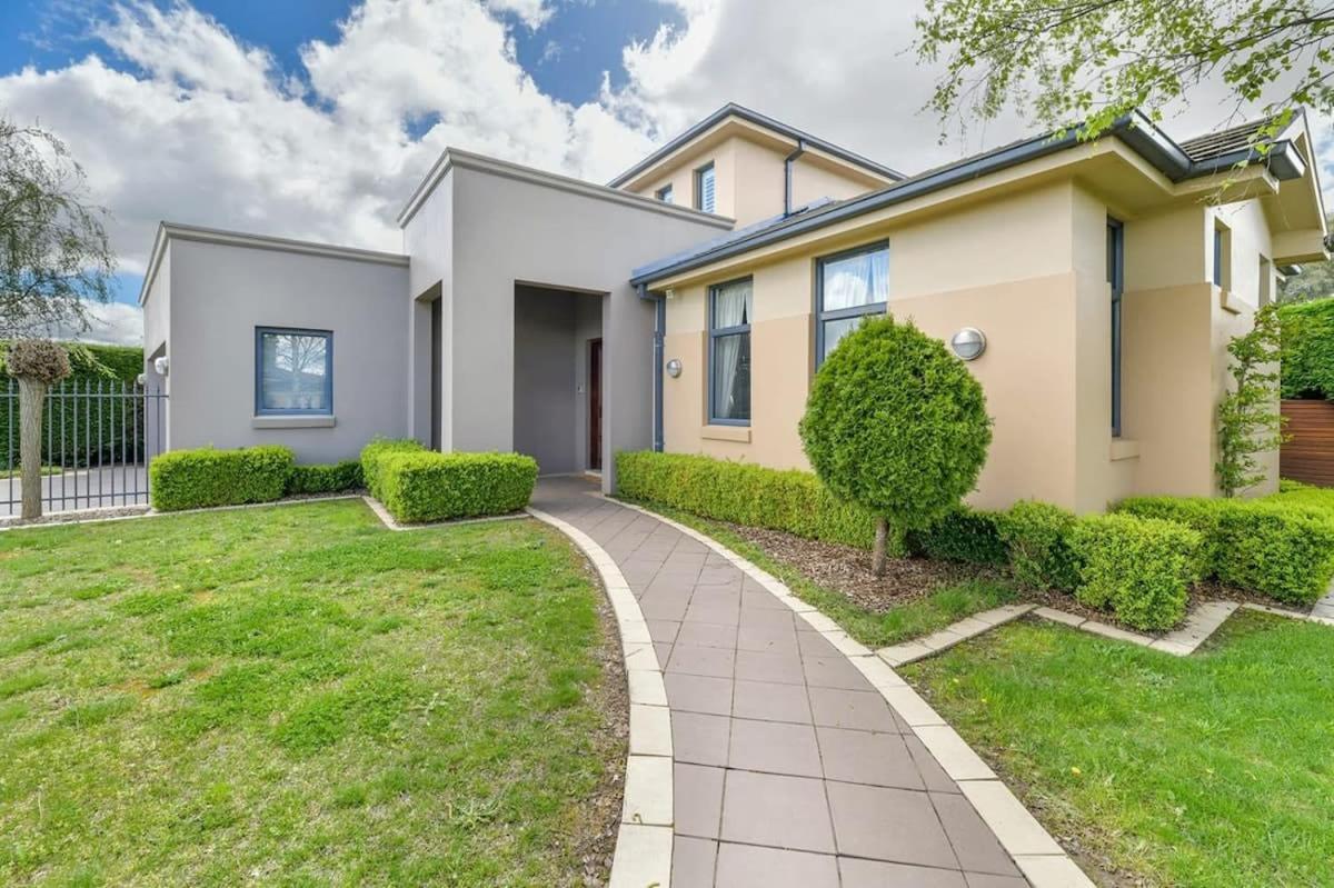 Roselawn Retreat - Pool, Incredible Views, Sleeps 8