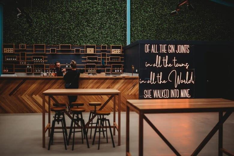 Oasis on Warrendine, Sleek & Stylish, Free Wi-Fi