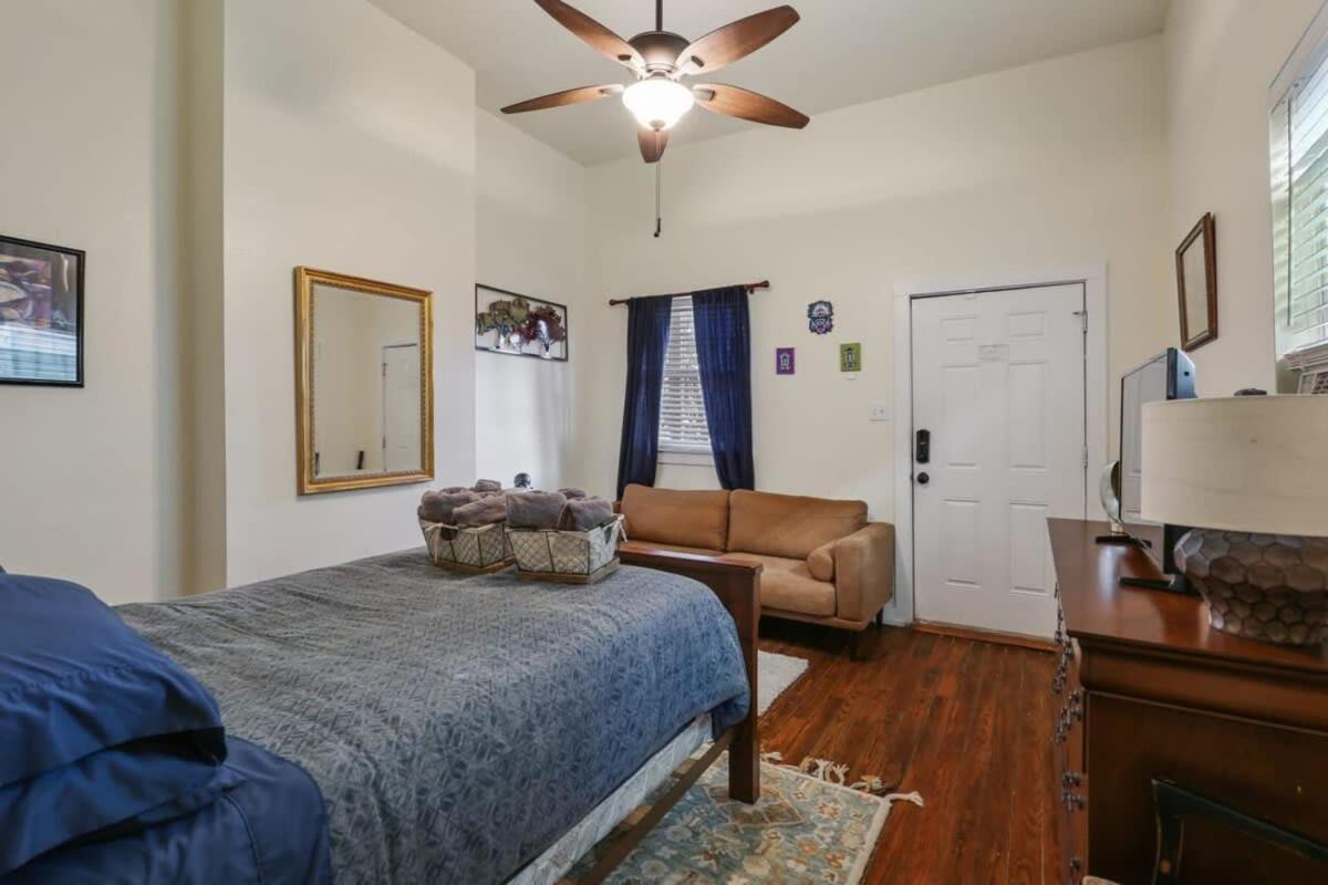 New Orleans Vacations - CUTE QUIET MID-CITY STUDIO - Central Location - Property Image 1