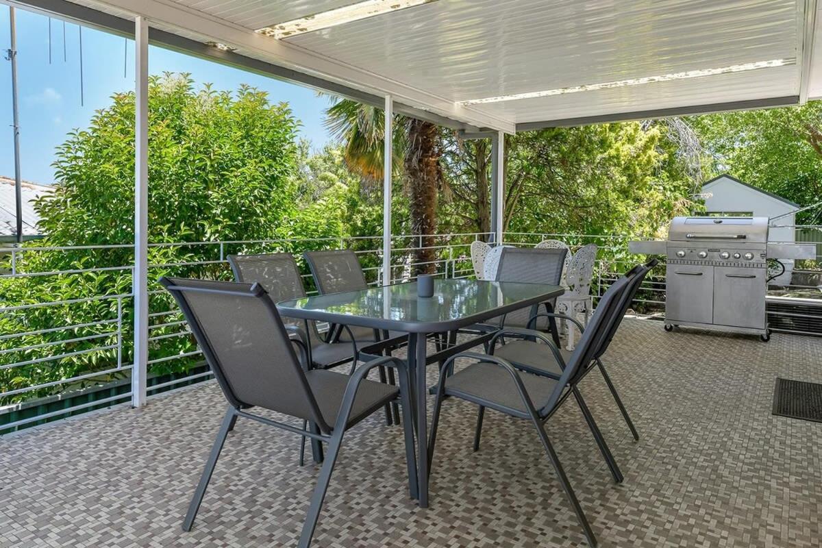 The Family Retreat - Near Mt Panorama & Racecourse