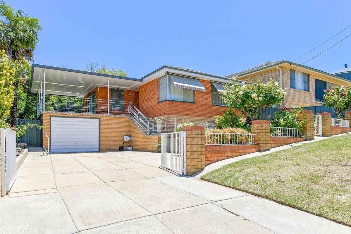 The Family Retreat - Near Mt Panorama & Racecourse