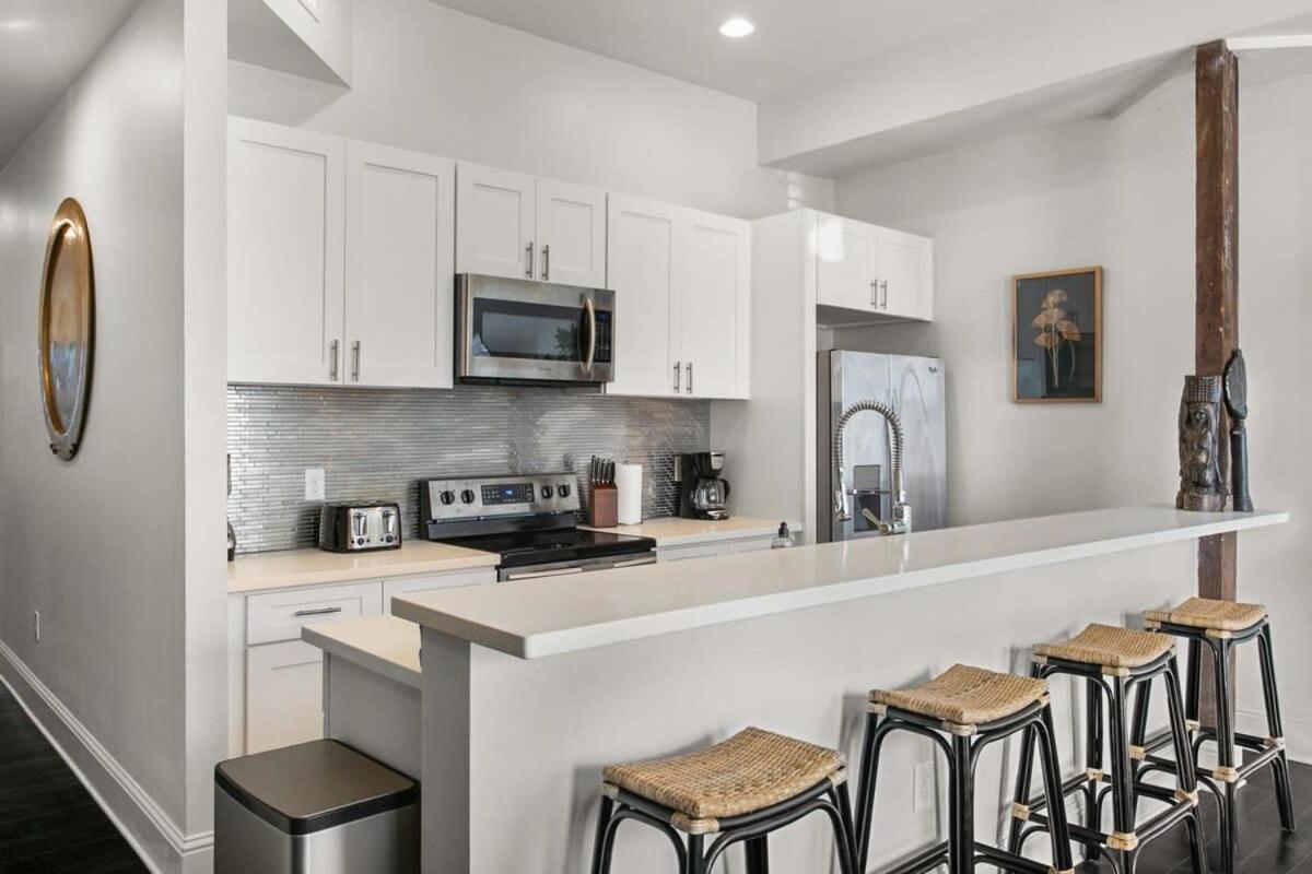 Stylish 2-Bedroom Apartment in Garden District view 3