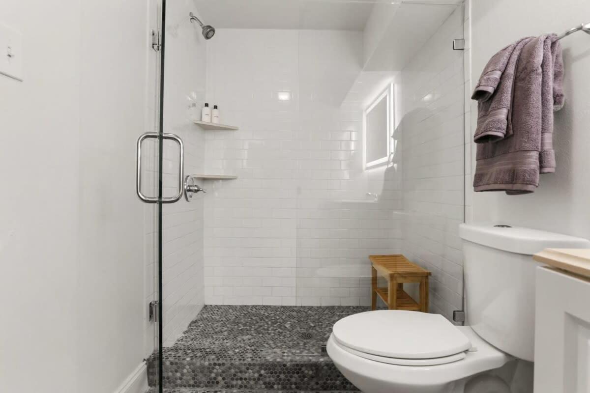 Fabulous Classy and Comfy 3BD 2BA Home and Parking view 3