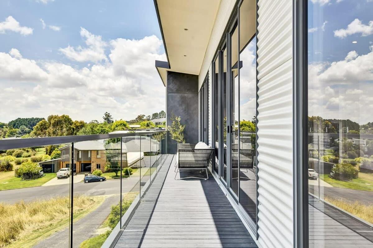 The Entertainer - 5 Bed 5 Bath, 3 Storey Retreat