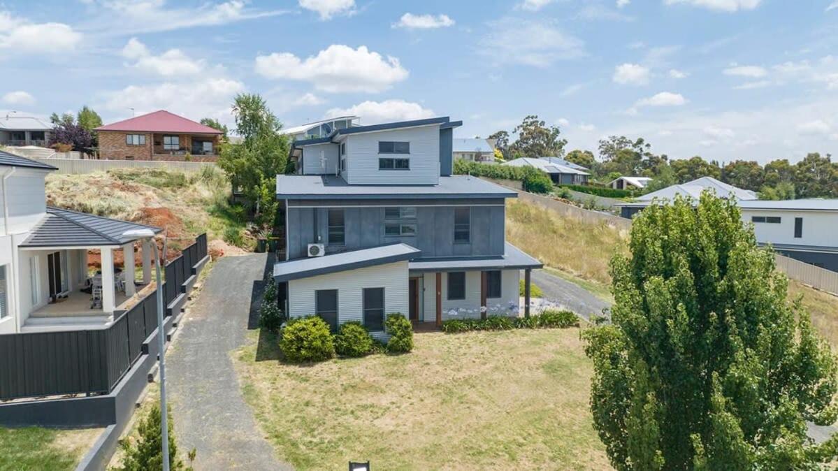 The Entertainer - 5 Bed 5 Bath, 3 Storey Retreat