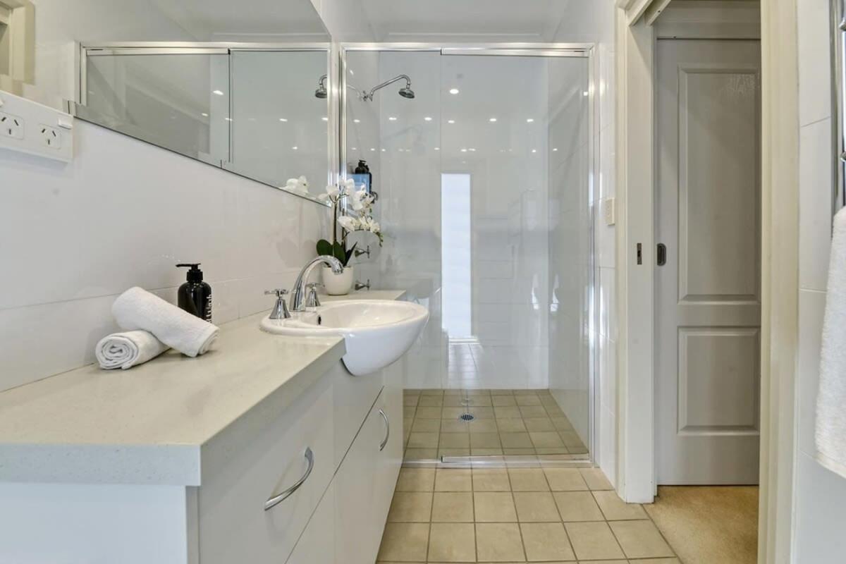 The Sampson Haven - Luxe CBD Getaway, Dog Friendly