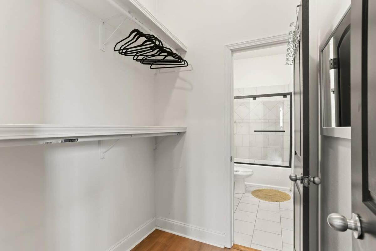 Garden District 3BD 2BA Parking Stylish & Unique view 3