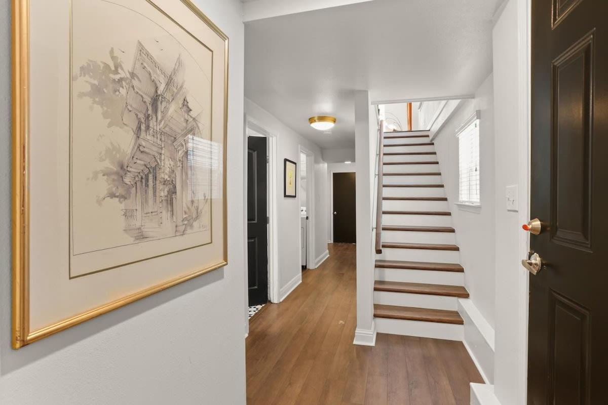 Garden District 3BD 2BA Parking Stylish & Unique view 2