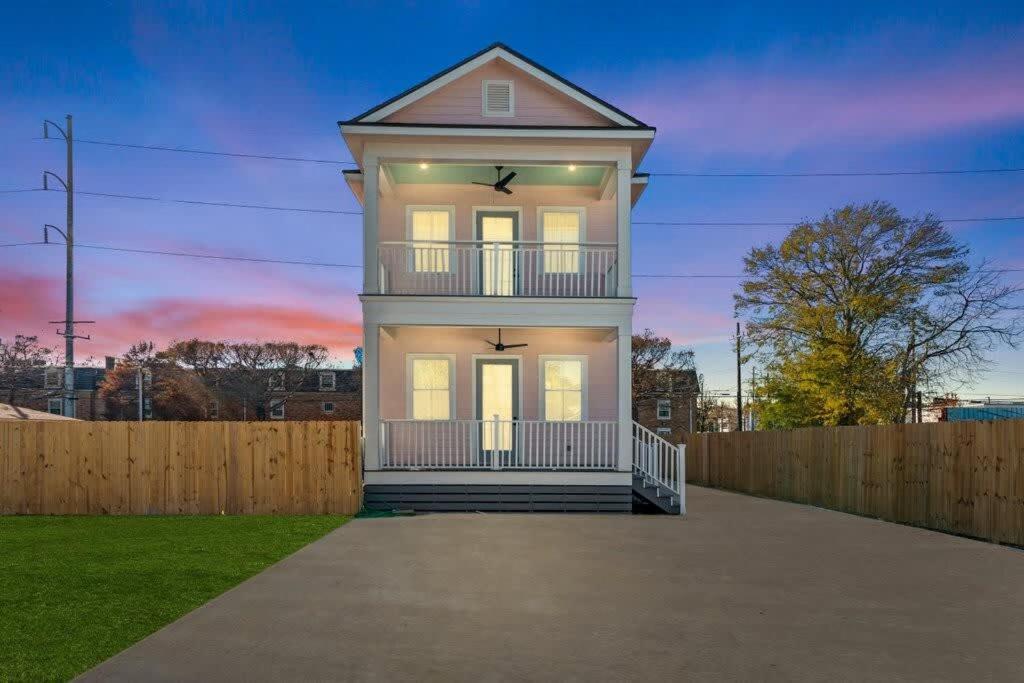 Luxury 4BD with Pool and off street parking view 4