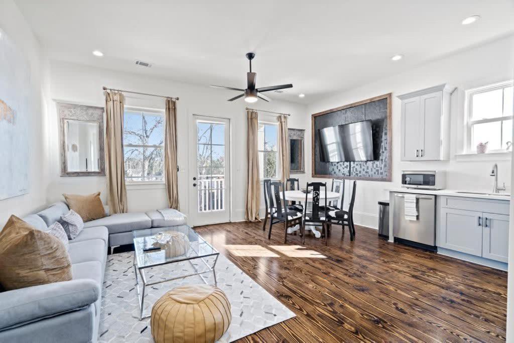 Elegant 4bd with Pool and Off Street Parking view 2