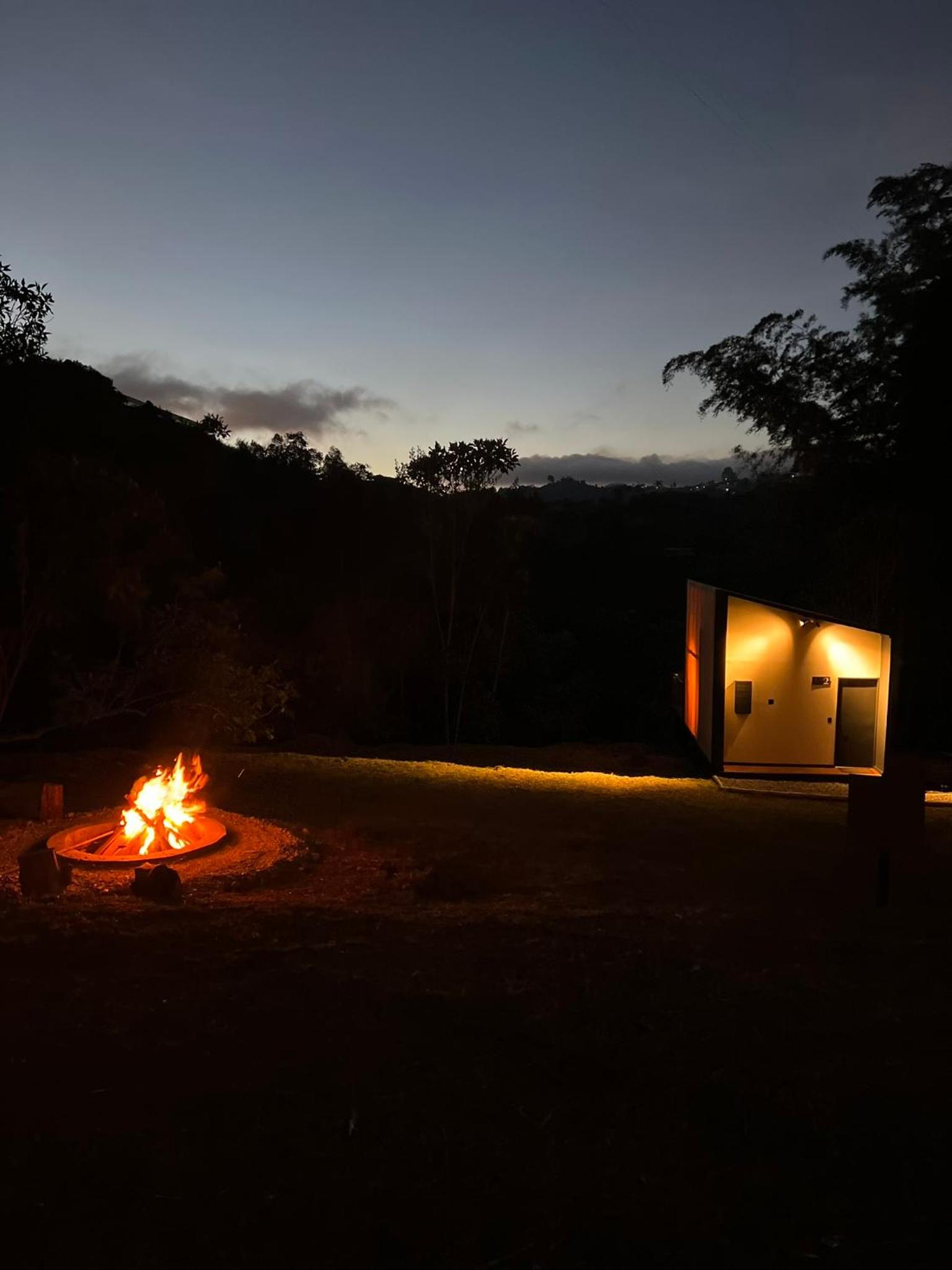 Cabañas para parejas cerca a Medellín - LUUM By Roots Rentals