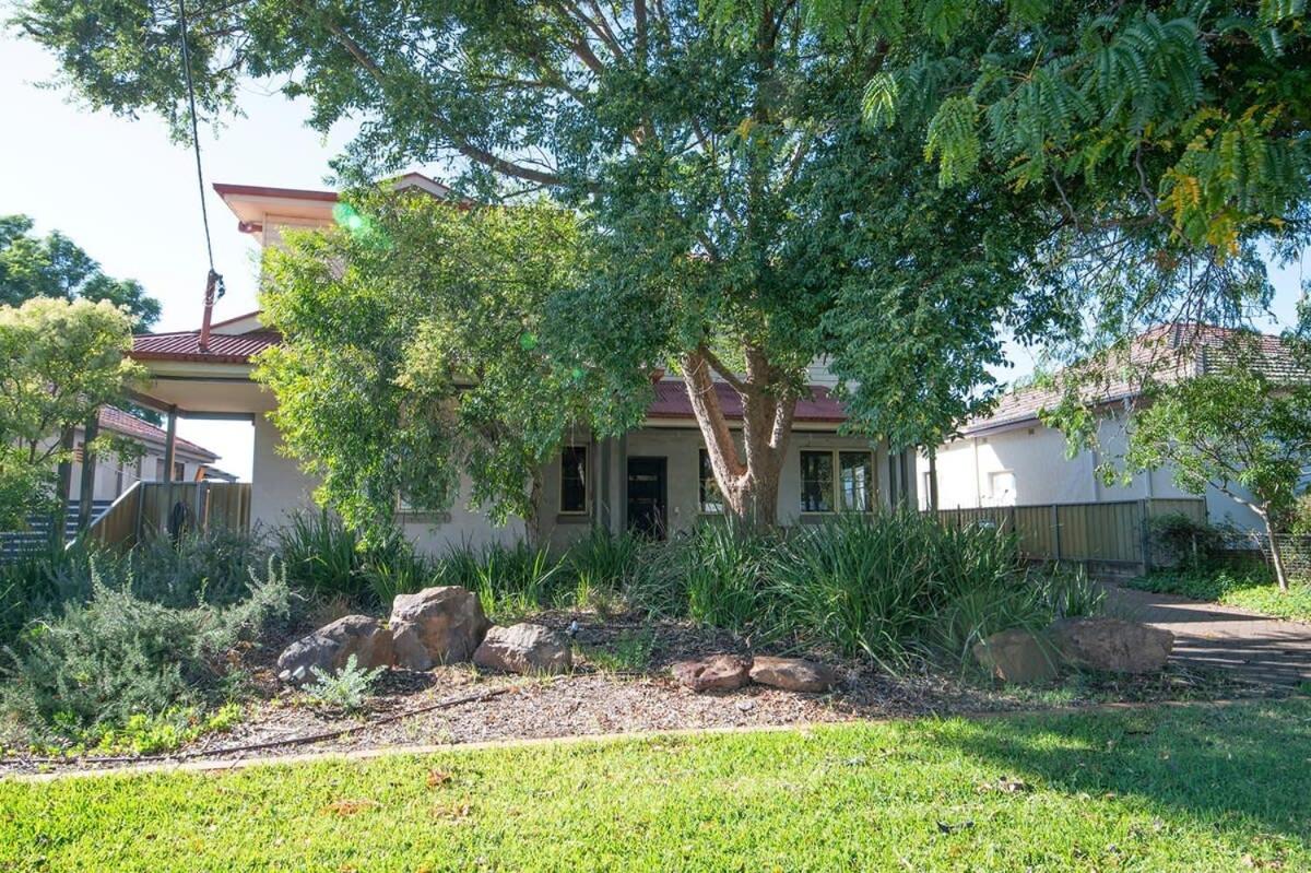 Tranquil Taylor - Two-Storey CBD Family Home, BBQ
