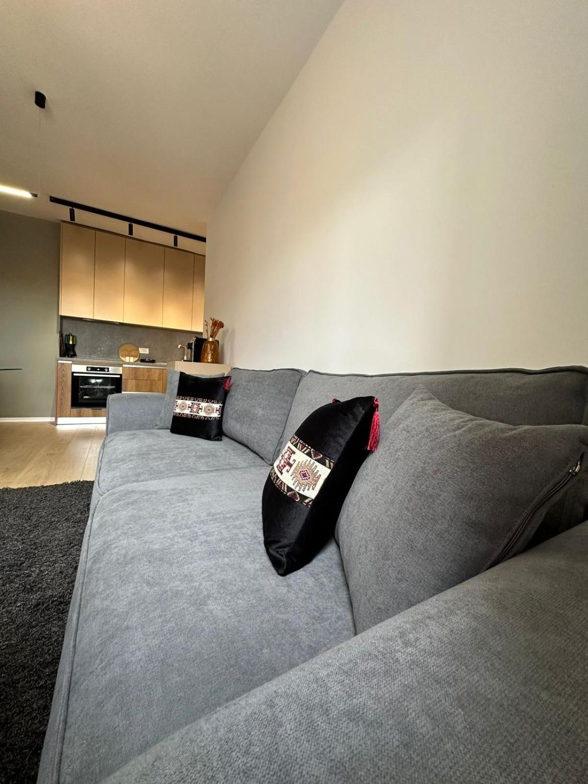 Urban Charm Apt With Jacuzzi
