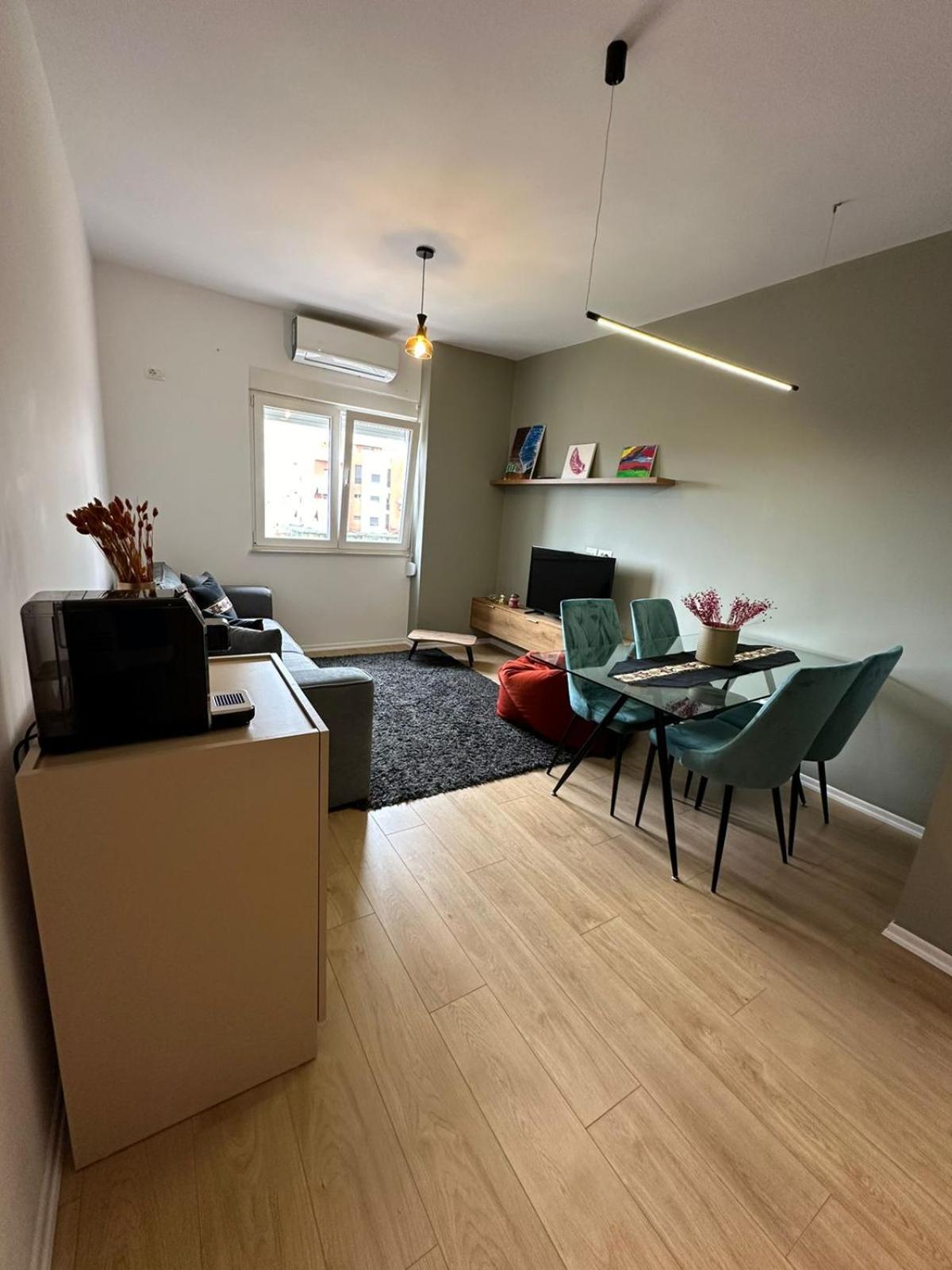 Urban Charm Apt With Jacuzzi