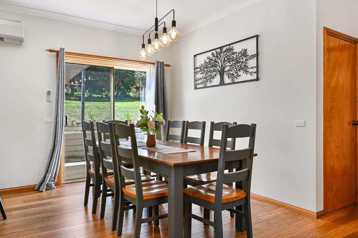 Highfields - Rural Entertainer with Valley Views