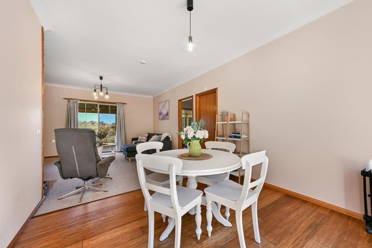 Highfields - Rural Entertainer with Valley Views