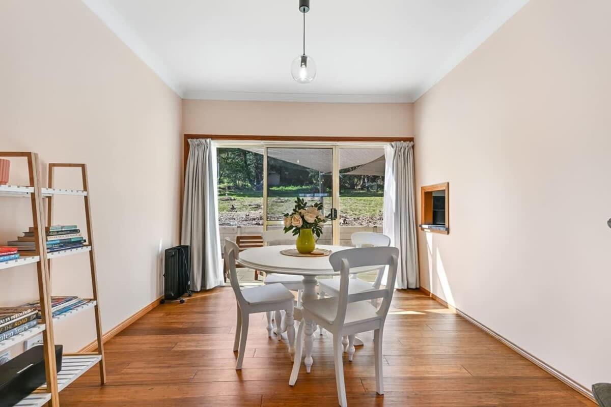 Highfields - Rural Entertainer with Valley Views
